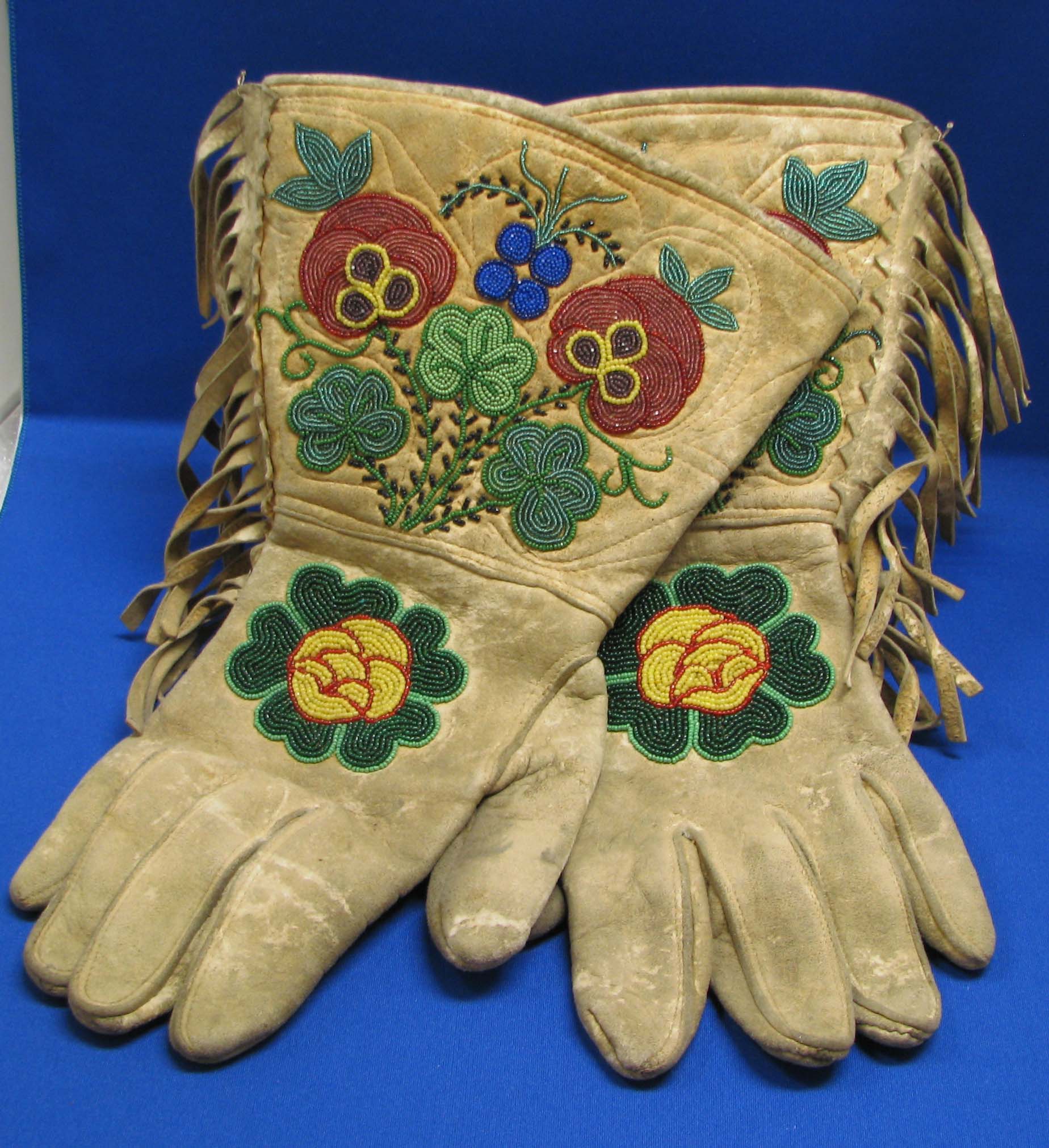 a%20pair%20of%20leather%20gloves%20beaded%20with%20a%20floral%20design
